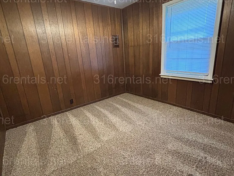 220 Ohio St — Photo 4