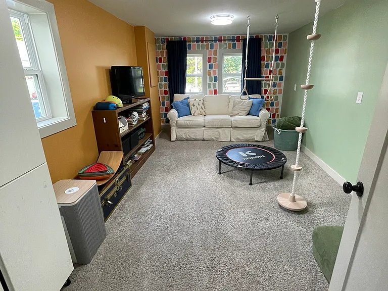 110 E Russell Ave — Photo 15