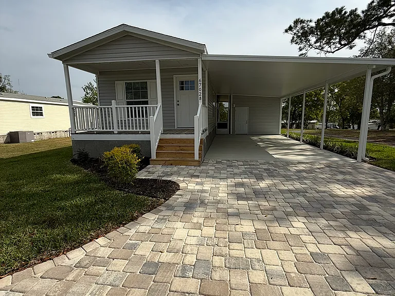6702 Lakewood Dr #124 — Photo 1