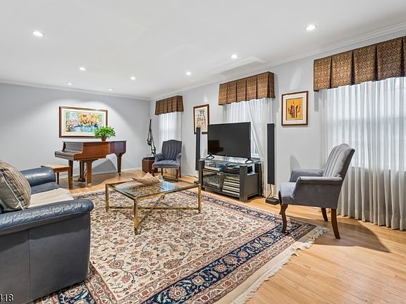 4th image of 77 Hansell Rd