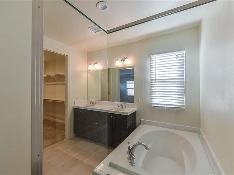 16 Torosa — Photo 7