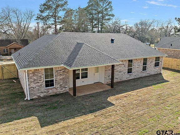 3rd image of 202 Jordan St