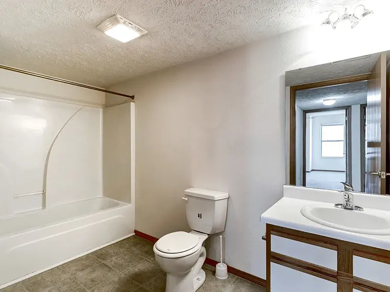 Ozark Mountain Crossing Apartments — Photo 17