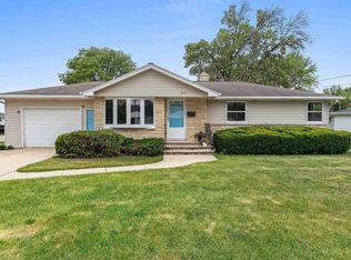 620 Bomier St, De Pere, WI 54115