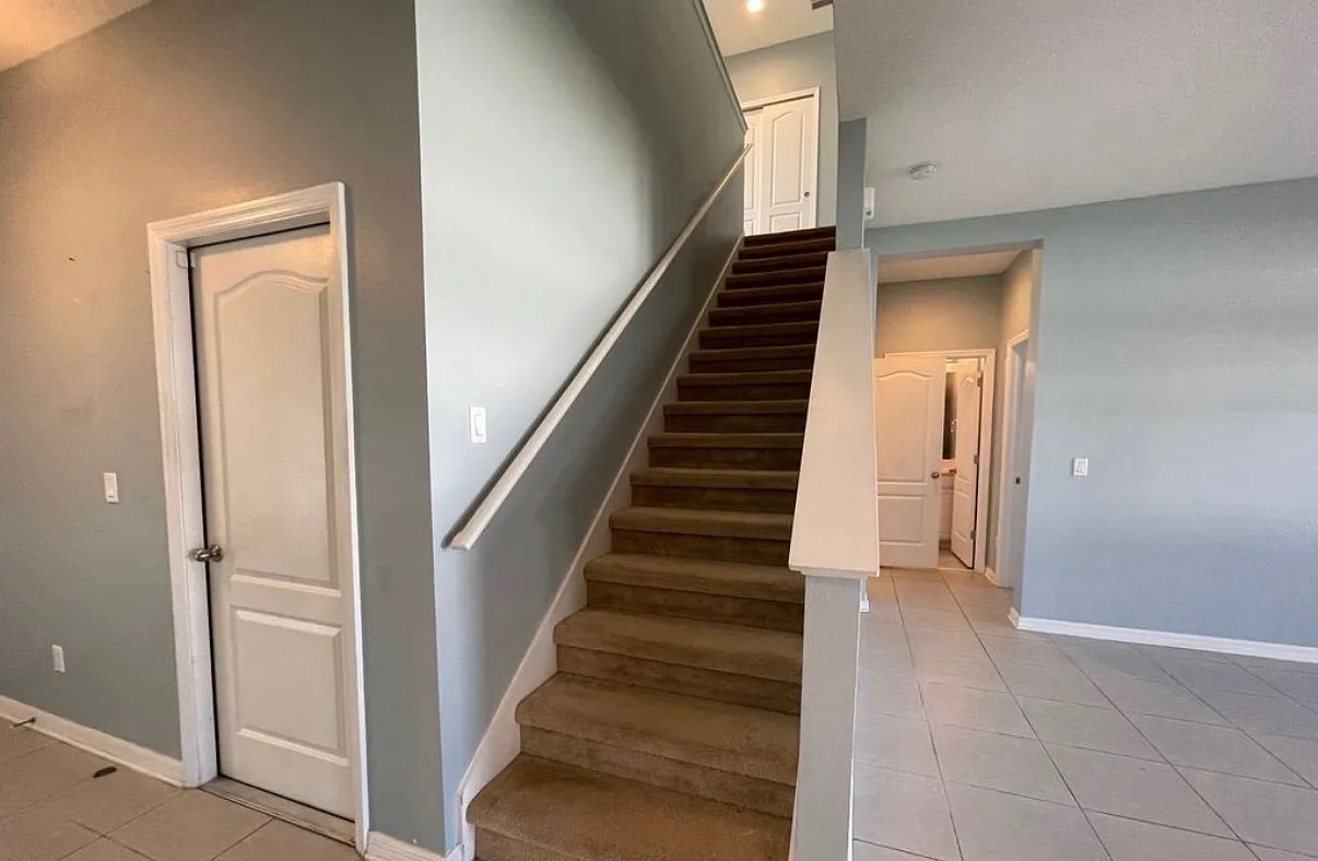 4 bed, 2625 sqft, $2,500 — Photo 3