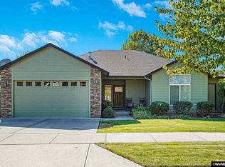 1406 Flintlock St, Silverton, OR 97381