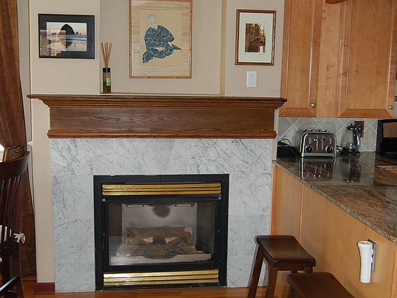 Gas fireplace