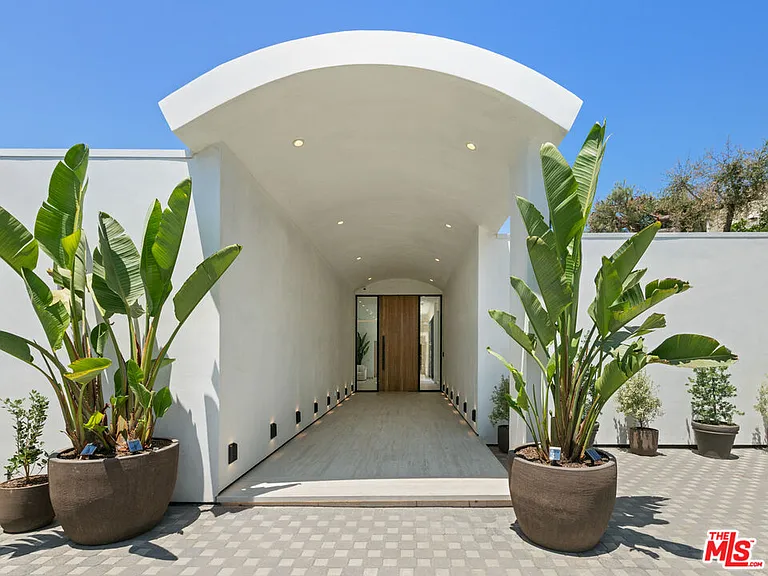365 Trousdale Pl — Photo 6