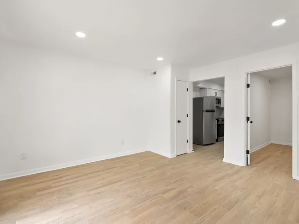 Hampton Court Apartments, 9900 E 36th St S #F10a8ff64, Independence, MO 64052