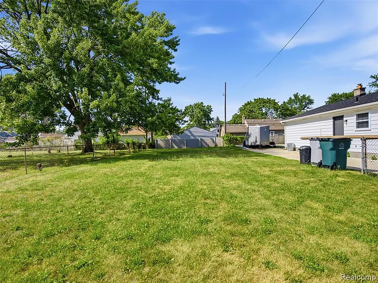 1221 E Granet Ave — Photo 21