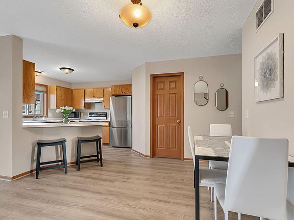 4th image of 939 Cypress Rd Unit 27