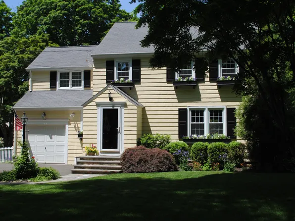 177 Lawrence Rd, Fairfield, CT 06824