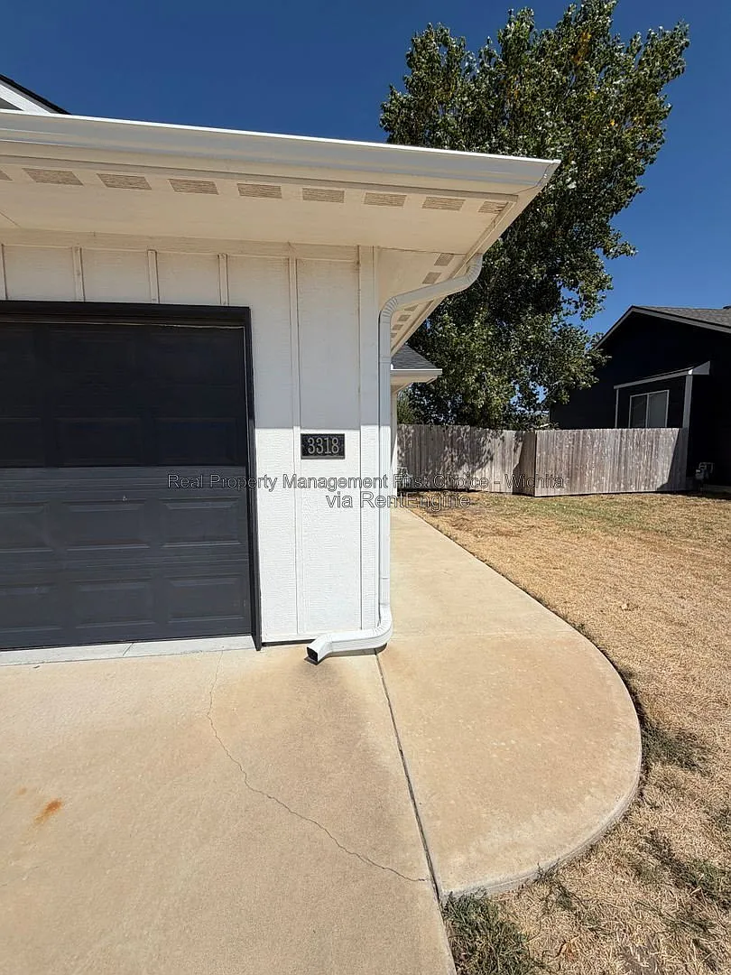 3 bed, 2.0 bath, 1200 sqft, $1,500 — Photo 2