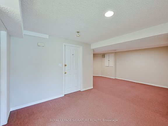 4th image of 556 Farwell Cres