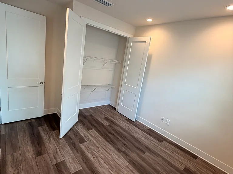 2065 Paragon Cir W — Photo 7