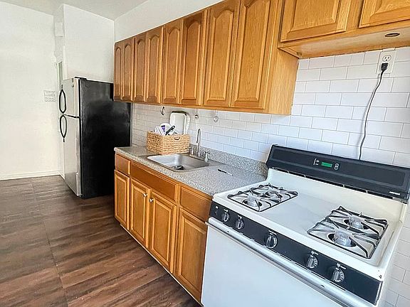 2nd image of 2760 Barnes Ave #4
