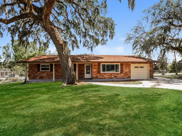 3746 Palm Dr, Leesburg, FL 34748