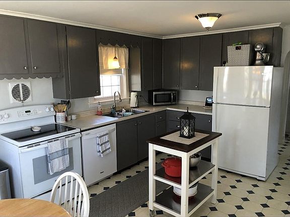 5th image of 58 Belmont St