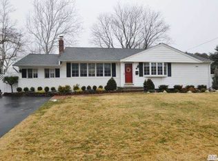 3 Everett Pl, Halesite, NY 11743