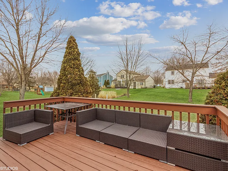 2043 University Dr — Photo 10