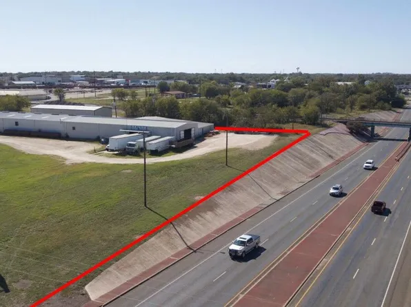 101 1st St, Mc Gregor, TX 76657