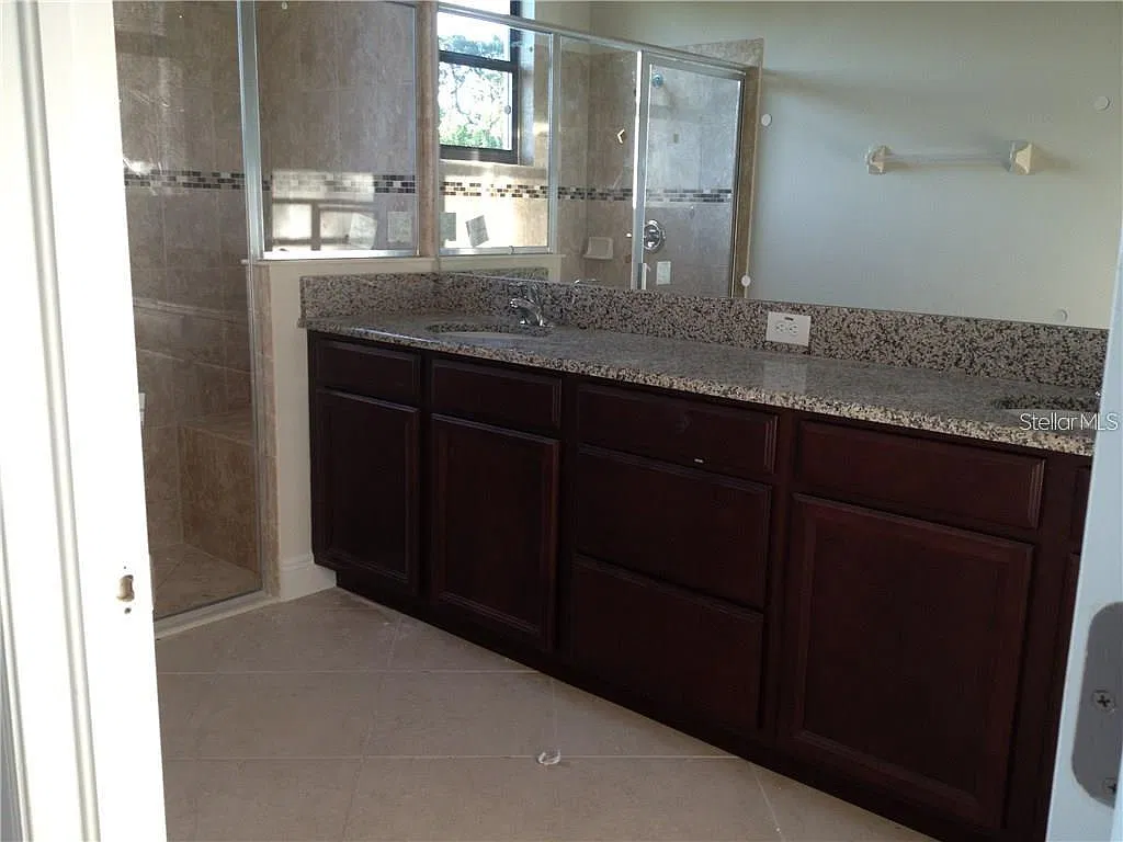 3 bed, 2.0 bath, 1631 sqft, $2,550 — Photo 3