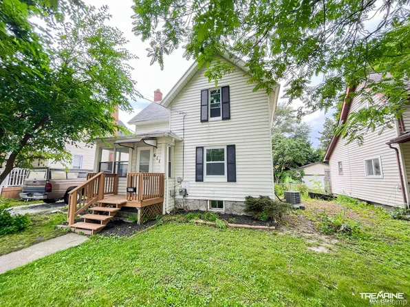 611 N Oak St, Durand, MI 48429