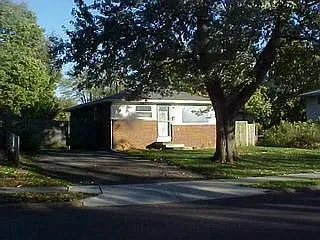 428 Mayflower Blvd photo 1