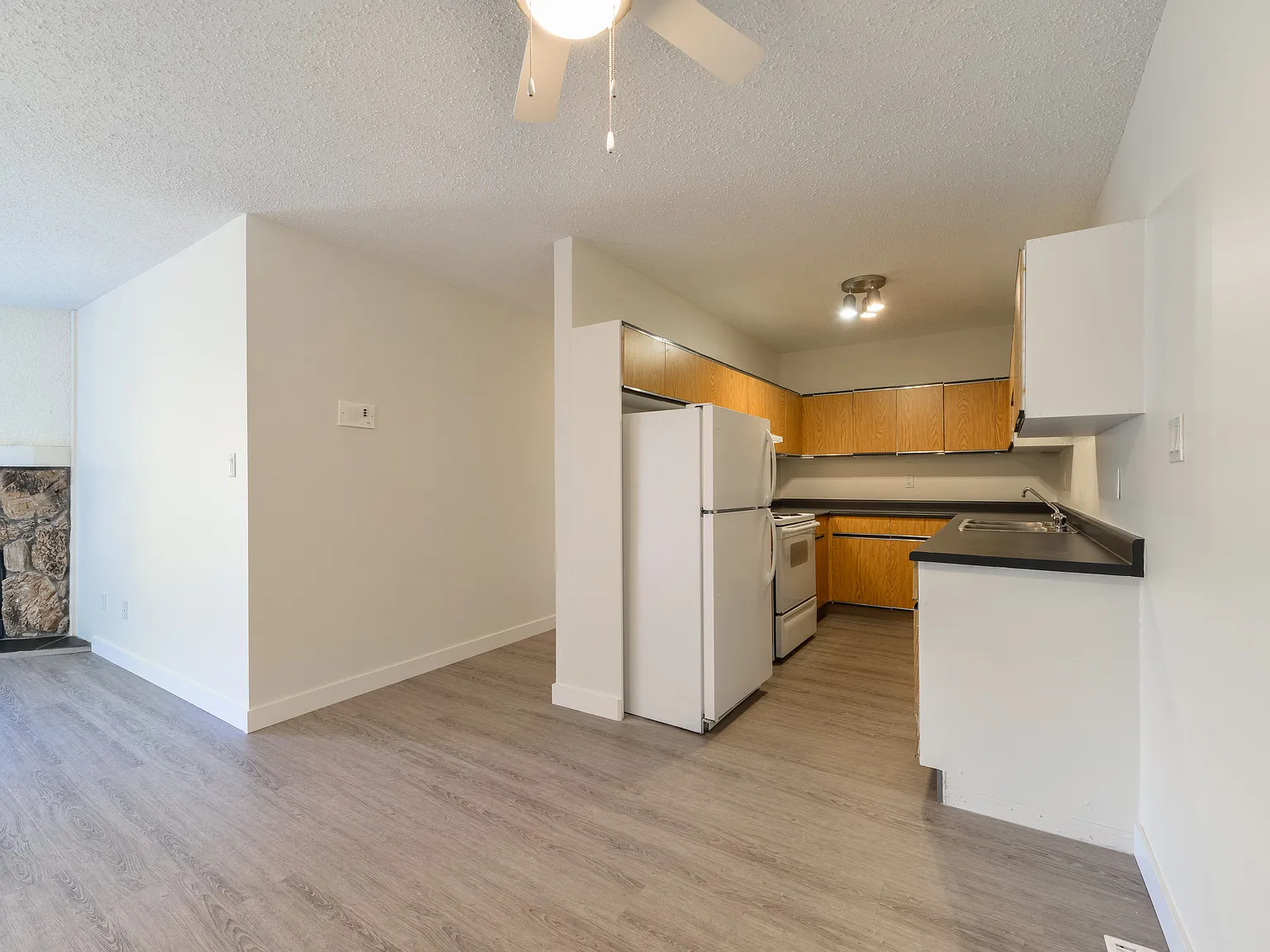 Warwick Apartments — Photo 2