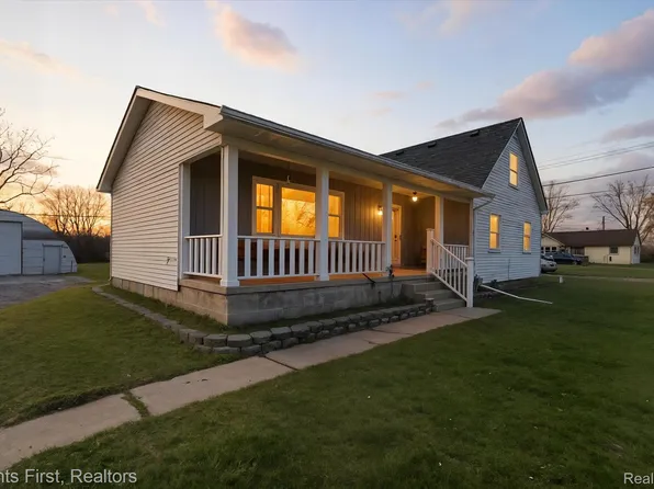 6550 Hitchingham Rd, Ypsilanti, MI 48197