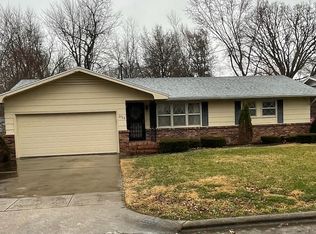 2703 E Madison St, Springfield, MO 65802