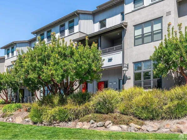 2853 Regatta Dr, Oakland, CA 94601