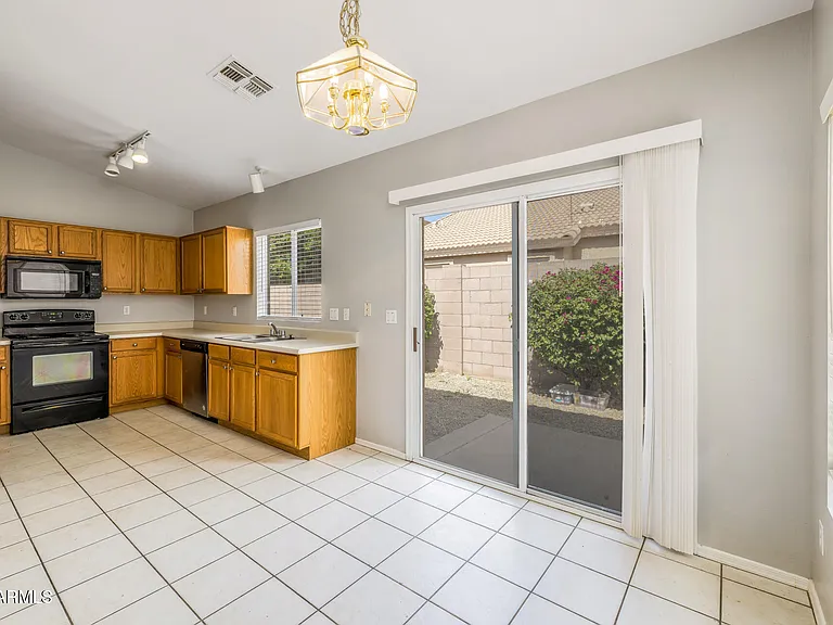 6640 E Russell St — Photo 7