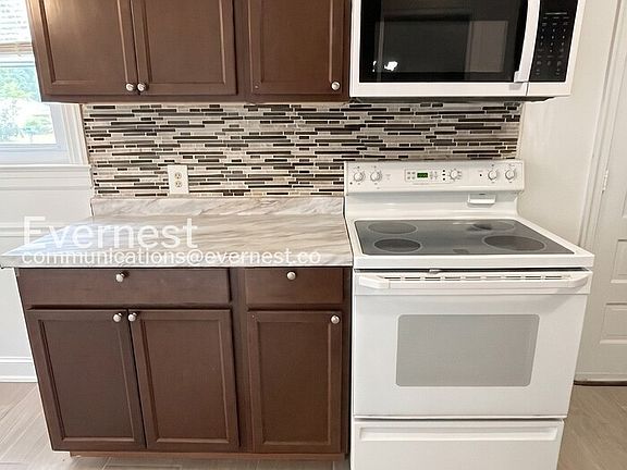 5th image of 2714 Stratford Dr