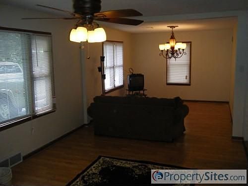 4th image of 4321 Walker Ave