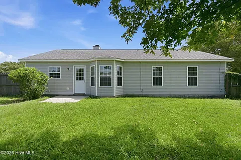 3 bed, 1345 sqft, $2,195 — Photo 2