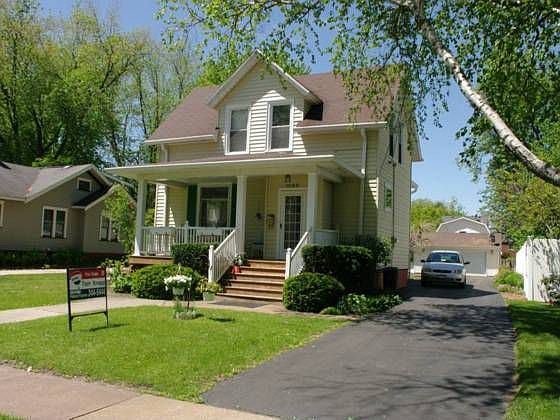 1st image of 1598 N Prairie St