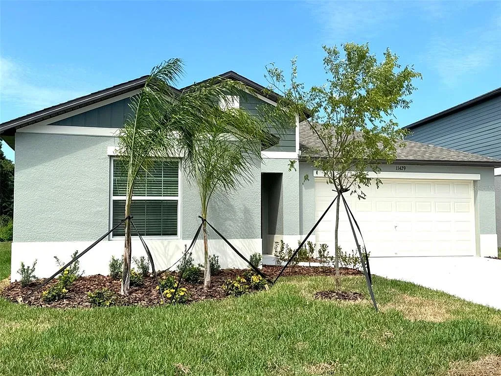 4 bed, 2.0 bath, 1936 sqft, $2,700 — Photo 1