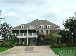 909 Kiowa Dr W, Lake Kiowa, TX 76240