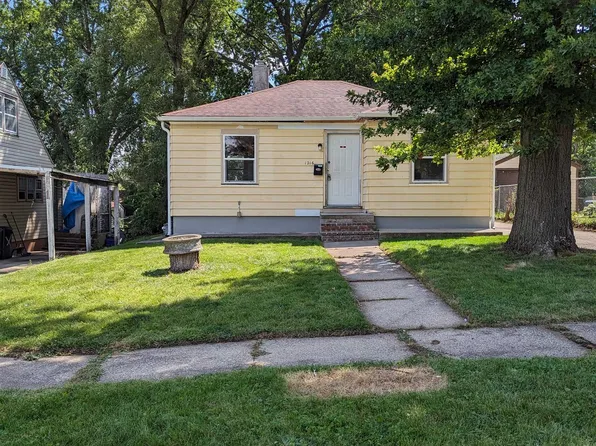 1216 S Independence Ave, Rockford, IL 61102