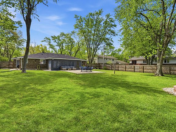 3rd image of 815 Schilling Dr