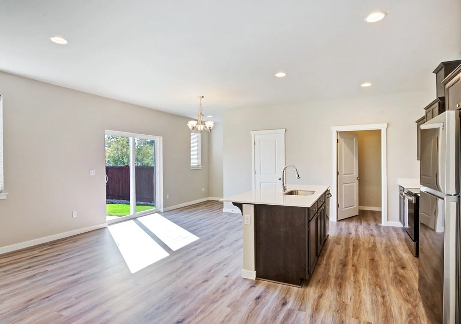 Modern 4bd 2.5ba in LSSD — Photo 2