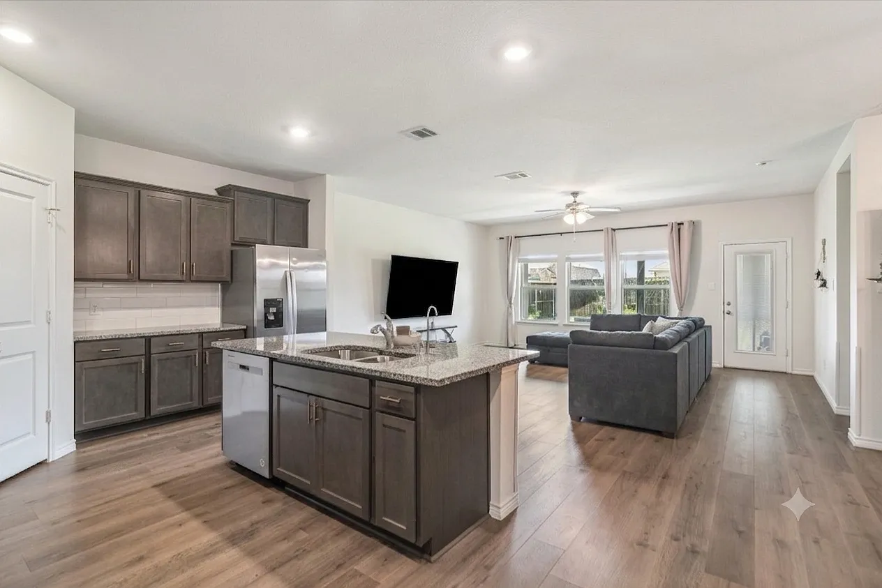 4 bed, 2537 sqft, $2,500 — Photo 3