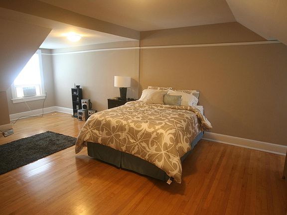 3rd image of 2613 E Kenwood Blvd