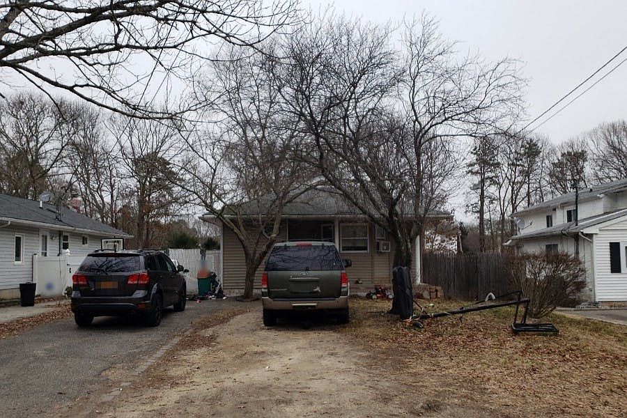 1st image of 52 Oak Ave