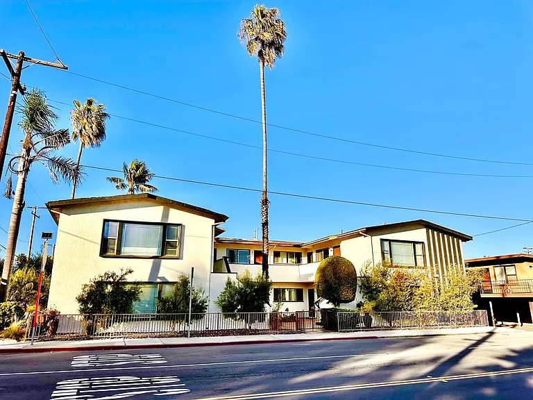 1101 E Grand Ave — Photo 45
