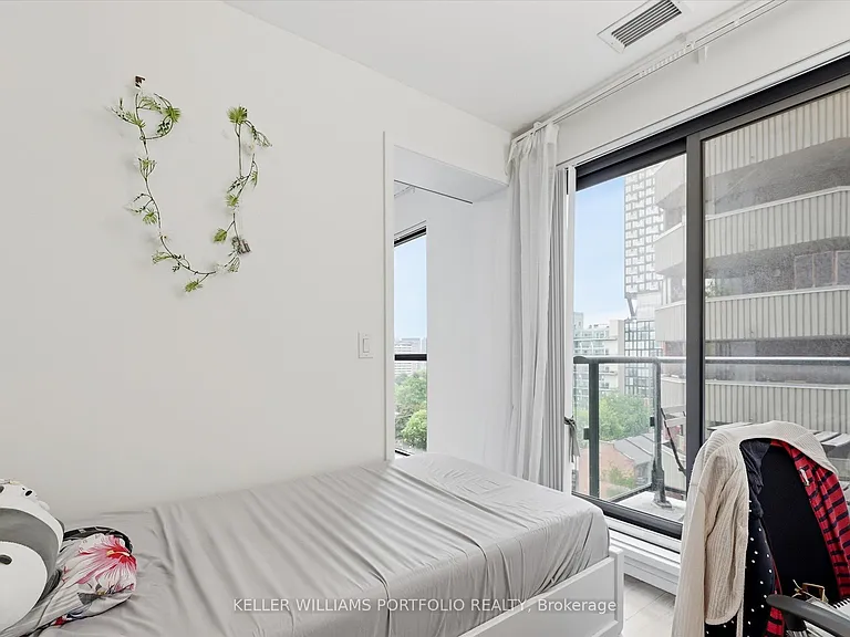 159 Dundas St E #1005 — Photo 22