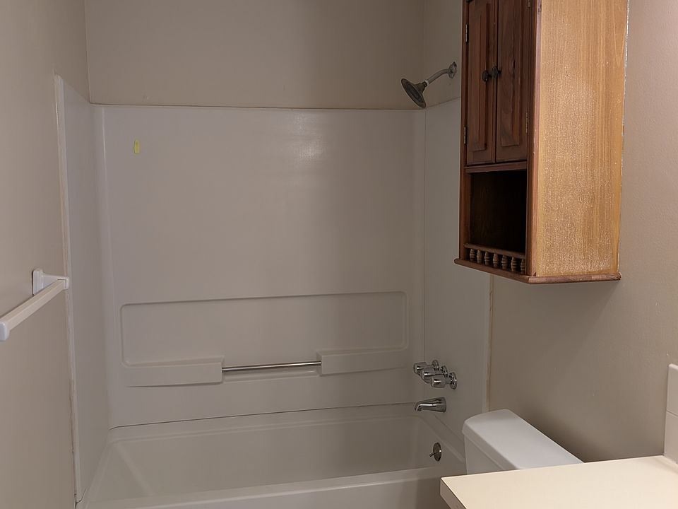 1st image of 841 E Pinewood St