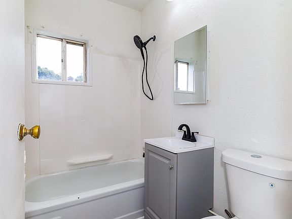 5th image of 605 6th St #605