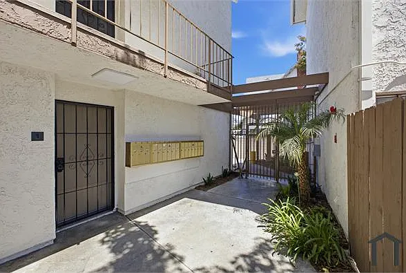 1922 S Hobart Blvd #9 — Photo 26